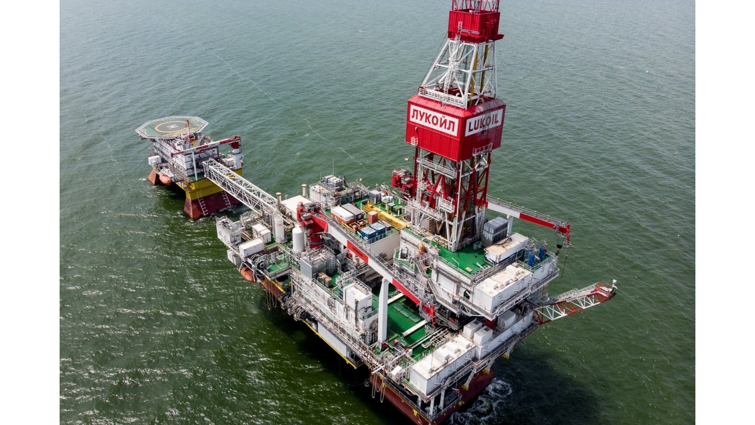 «ЛУКОЙЛ» ведет строительство крупной морской платформы для месторождения D33