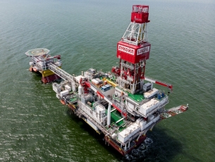 «ЛУКОЙЛ» ведет строительство крупной морской платформы для месторождения D33
