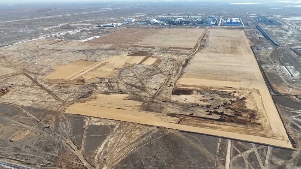 "КАЗМУНАЙГАЗ" ведет масштабное строительство завода по производству полиэтилена в Казахстане: крупнейший нефтехимический проект страны